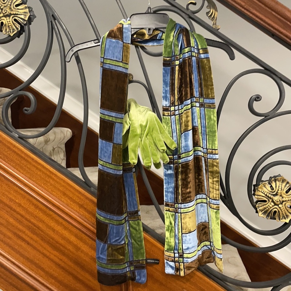 Kenneth Cole Scarf & Gloves